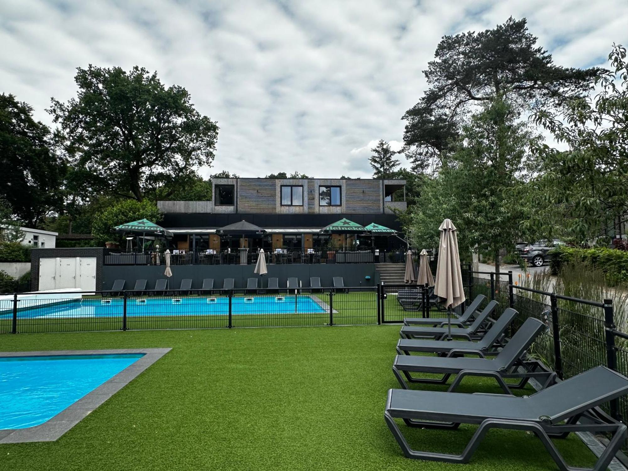 Sfeervolle blokhut op de Veluwe op recreatiepark Topparken in Beekbergen met vrije tuin en eigen parkeerplaats Buitenkant foto